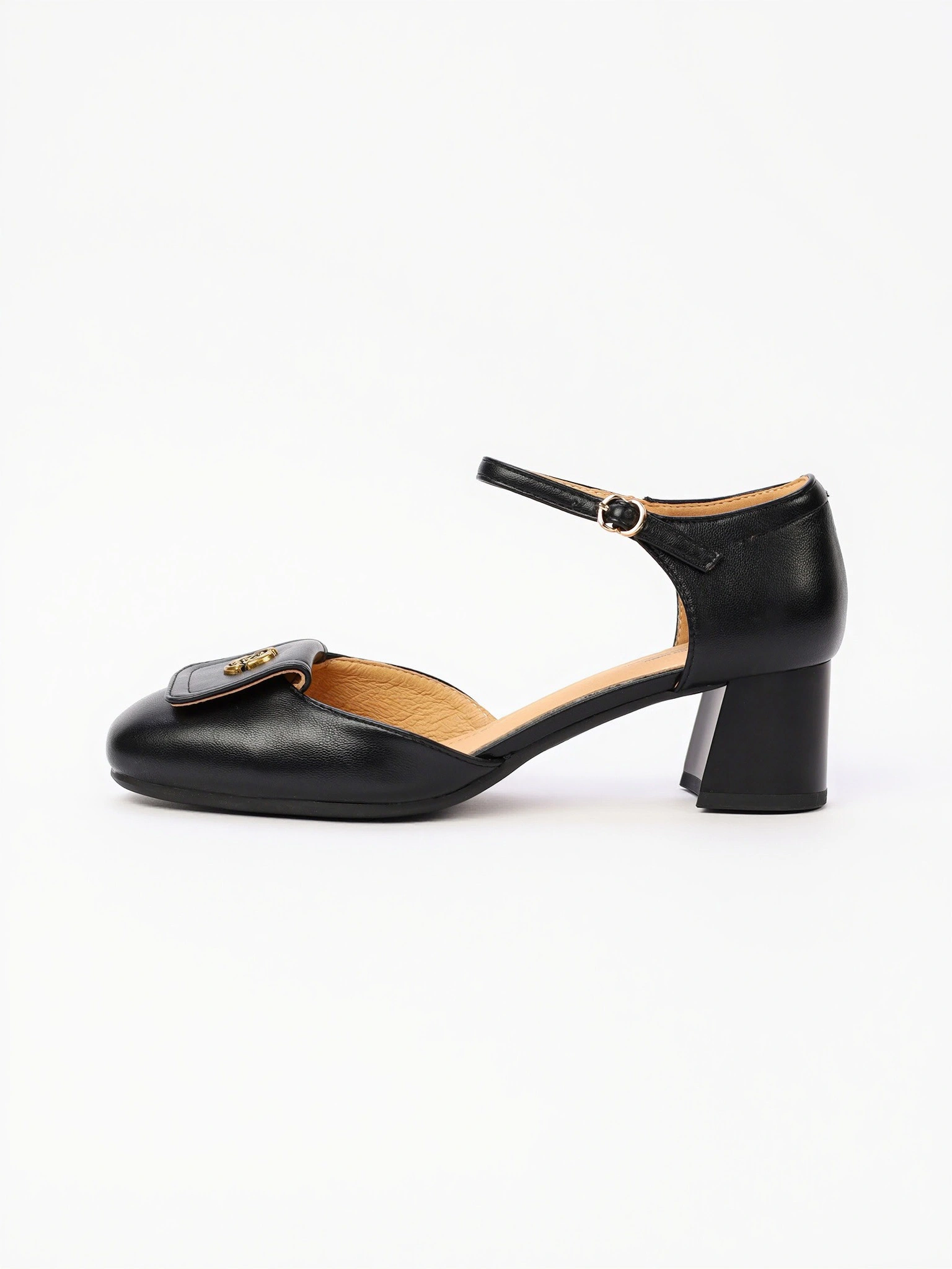 Туфли черного цвета  с ремешком на высоком каблуке